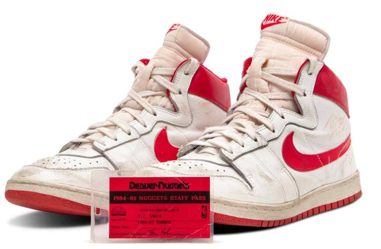 Michael Jordan sneakers sell for $ 1.47 million, breaking auction ...